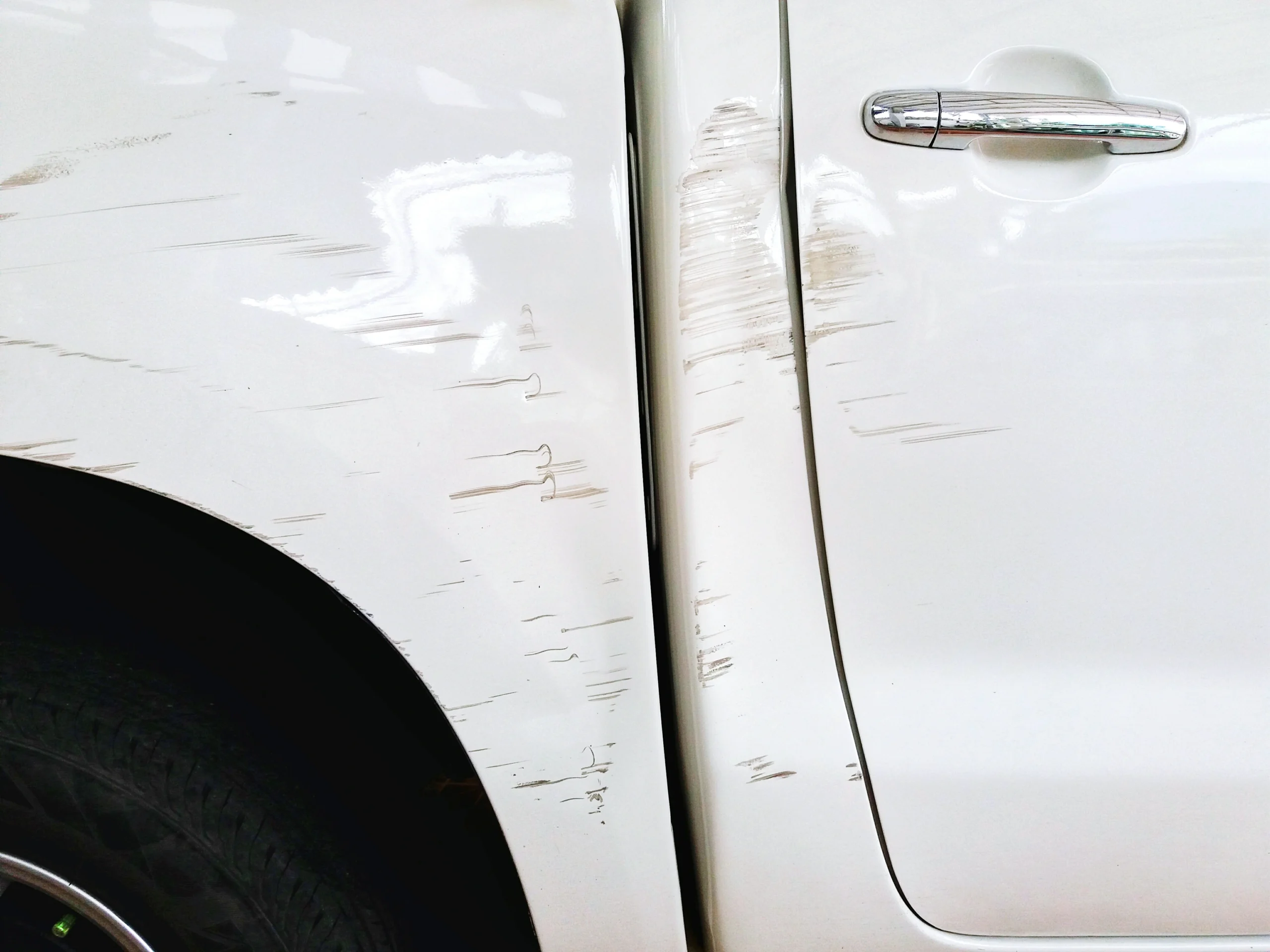 Kerusakan cat mobil akibat cover murah