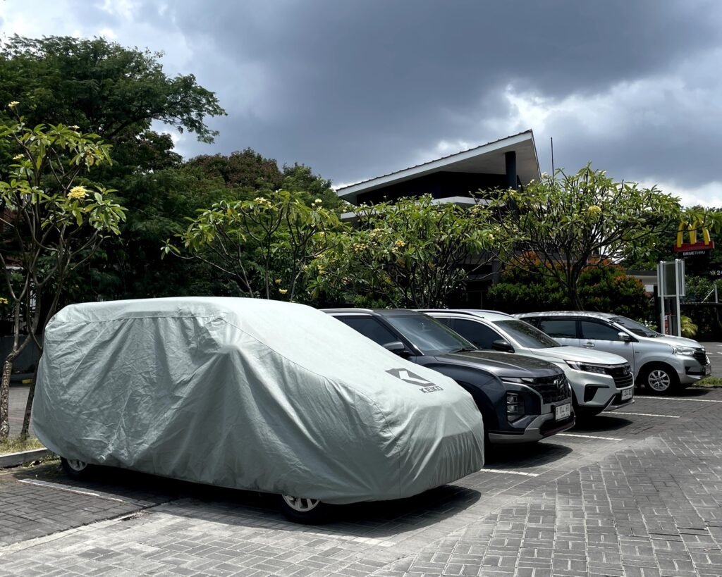 tips memilih cover mobil, sarung mobil outdoor, cover mobil anti air, perawatan cat mobil
